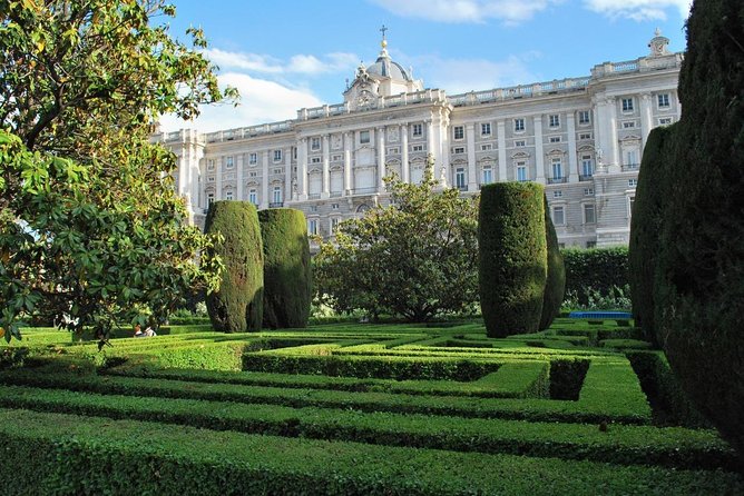 Royal Palace Guided Tour Small Group with Tickets - What you’ll actually see in those two hours