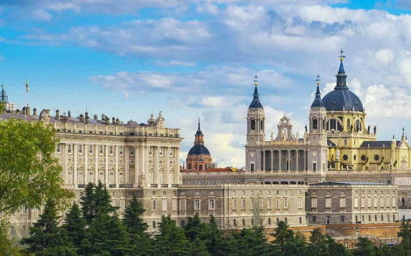 Royal Palace of Madrid: Private tour with entrance included - Skip-the-Line Entrance and Express Security: The Real Time Saver
