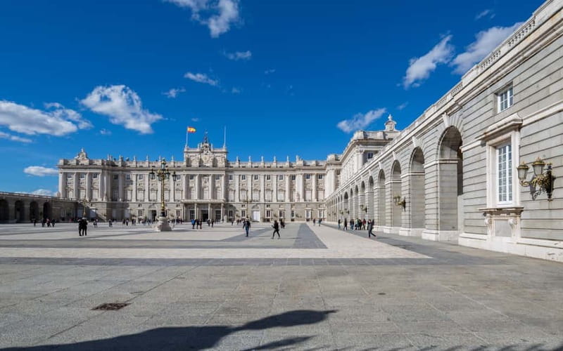 Royal Palace of Madrid: Private tour with entrance included - Throne Room, State Dining Room, and the Hall of Mirrors