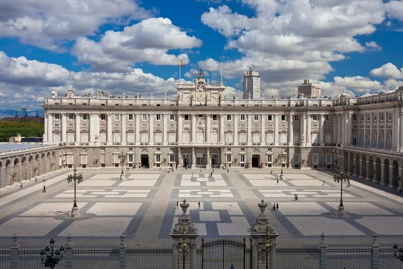 Royal Palace of Madrid: Private tour with entrance included - Hall of Columns, Gasparini Room, and the Rooms That Explain Court Life