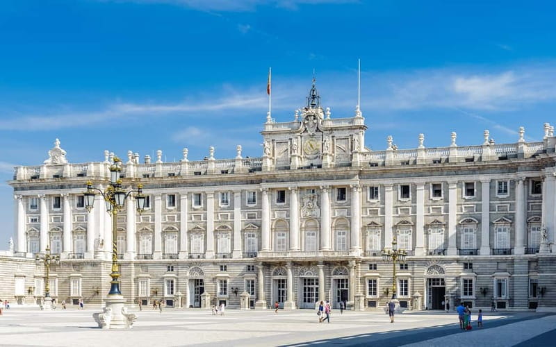 Royal Palace of Madrid: Private tour with entrance included - Meeting at Philip IV and Getting Oriented in Plaza de Oriente