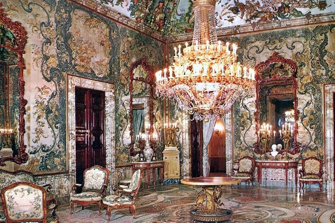 Royal Palace & Old City Madrid Guided Tour Semi-Private 8ppl Max - How the route makes Old Madrid click fast