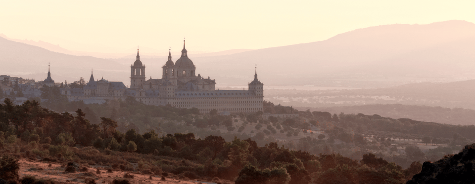 San Lorenzo de El Escorial Monastery: Private Tour - Inside stop 1: basilica details and the mass closure wrinkle