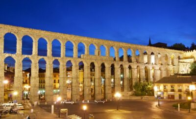 Segovia: 3-Hour Private Walking Tour - Roman aqueduct: the photo stop that turns into a story