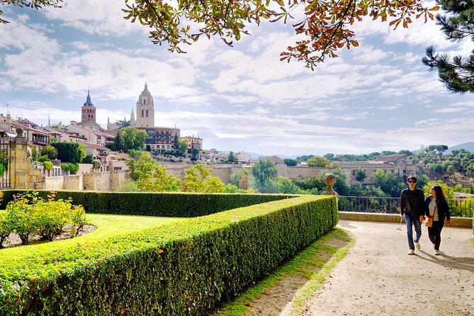 Segovia and Avila Guided Day Trip from Madrid - Coach comfort, audio, and the guide factor (big swings happen)