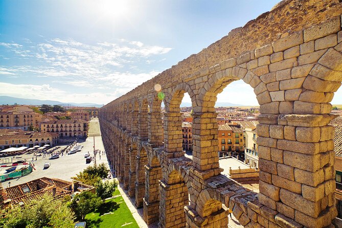 Segovia and Avila Guided Tour and Flamenco Show in Madrid - What I’d expect from the guide and the group size