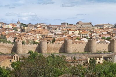 Segovia and Avila Private Tour with Lunch and Hotel Pick up from Madrid - Cathedral-fortress vs. Romanesque churches: choose your mood in Ávila