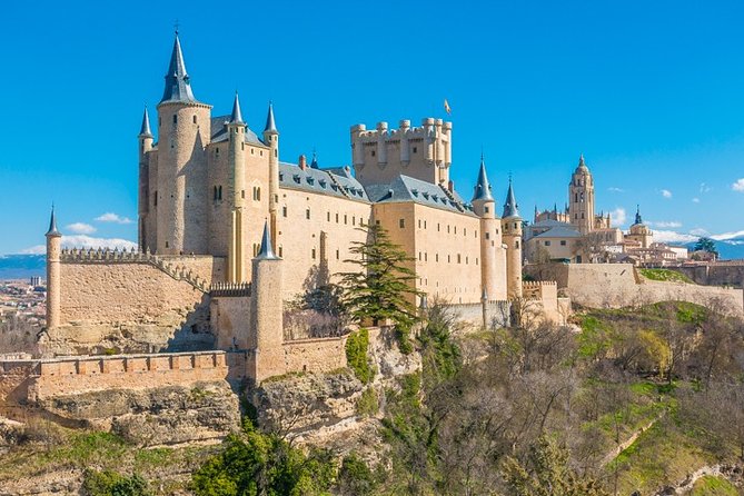 Segovia and Avila Private Tour with Lunch and Hotel Pick up from Madrid - Lunch in the middle of history: good food, planned timing