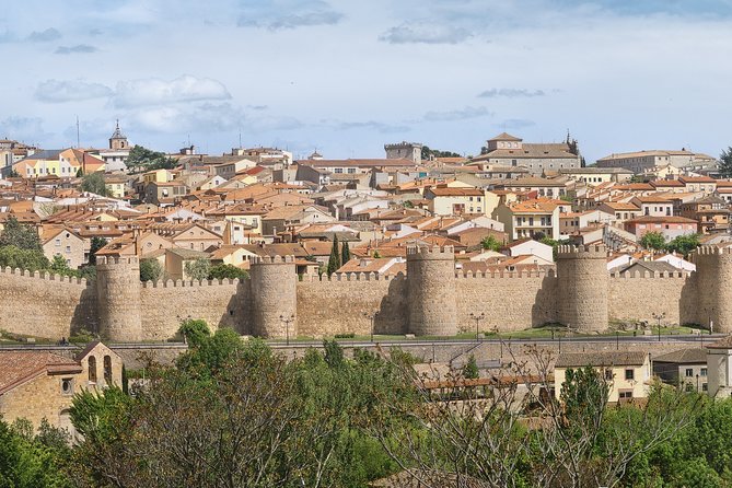 Segovia and Avila Private Tour with Lunch and Hotel Pick up from Madrid - Cathedral-fortress vs. Romanesque churches: choose your mood in Ávila