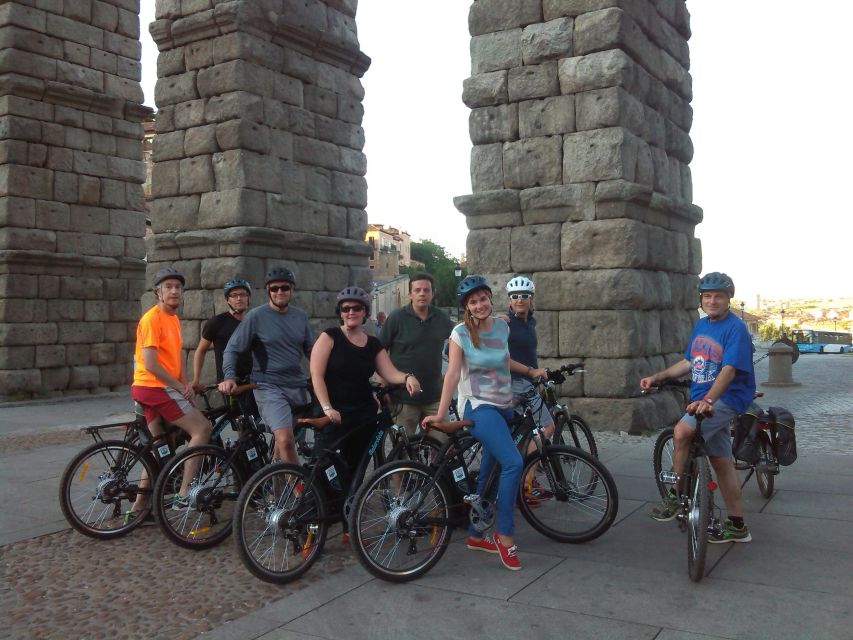 Segovia: guided route on an electric bicycle (ebike) - Starting at the Aqueduct: set up, then go