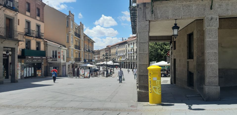 Segovia: Guided Walking Tour with Cathedral & Alcázar Entry - Alcázar of Segovia entry: royal rooms and why Isabella I matters
