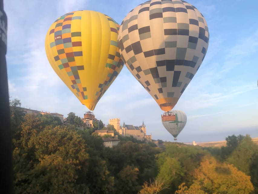 Segovia: Hot Air Balloon Flight with Picnic and Cava - Safety briefing, then your one-hour glide over Segovia