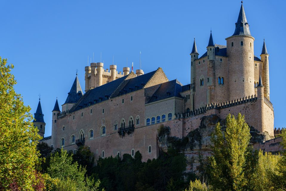 Segovia - Old Town tour including Castle visit - Guide Quality: When the Stories Land (Begoña, Javier, Miquel)