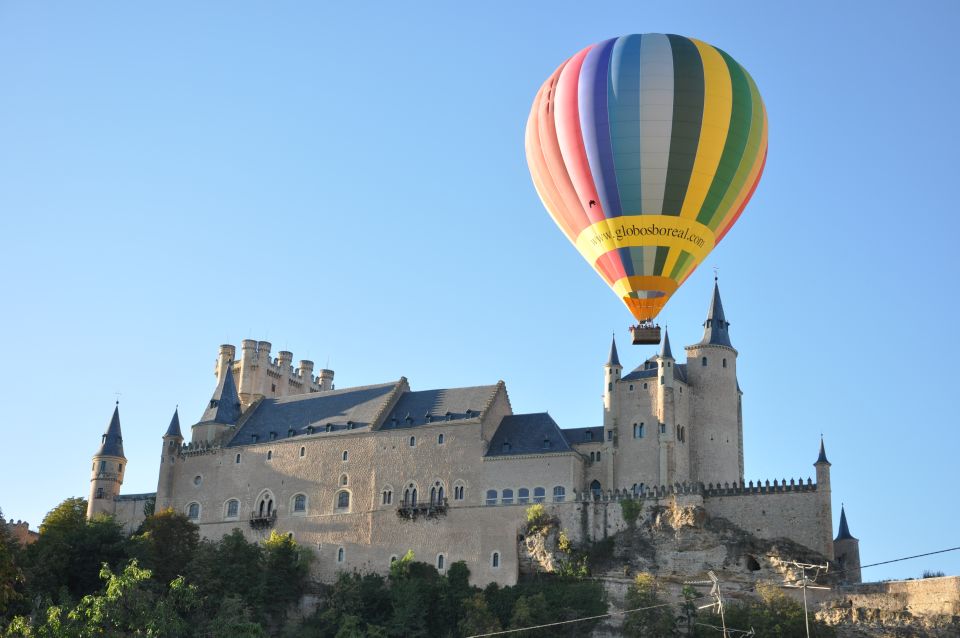 Segovia: Private Balloon Ride for 2 with Cava and Breakfast - What to wear and bring for a smooth morning