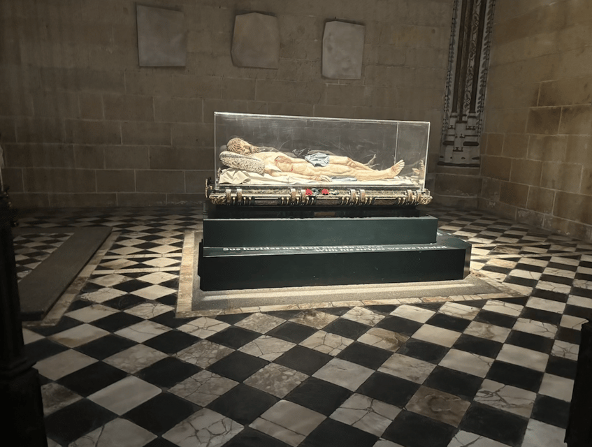 Segovia: private tour with Alcazar, Cathedral and wine tasting - Free time at the end: explore or snack your way