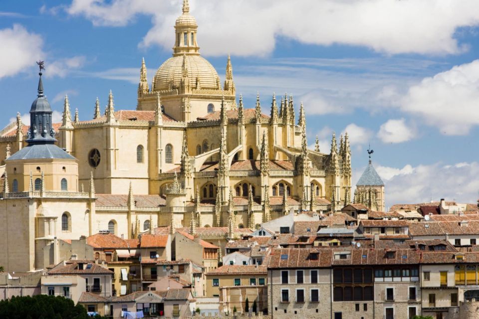 Segovia: Self-Guided Audio Tour on Your Phone - The Roman Aqueduct as your “warm-up” landmark