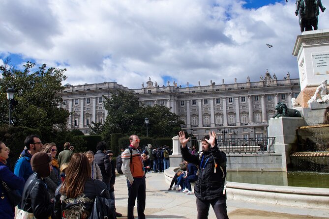 Surfing Madrid: From the Palace to the Tavern Private Tour - Plaza de la Villa to Plaza Mayor: The Walk Finishes Like a Reward