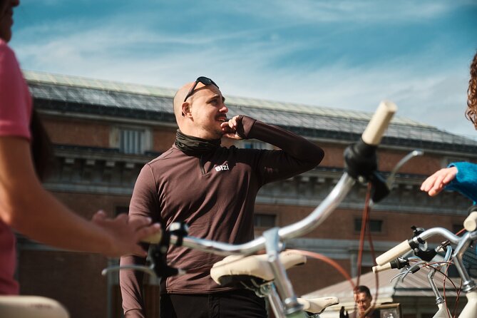 Tapas & Guided tour on a Vintage Bike through Madrid - Stop 3: Retiro Park and the big open space break