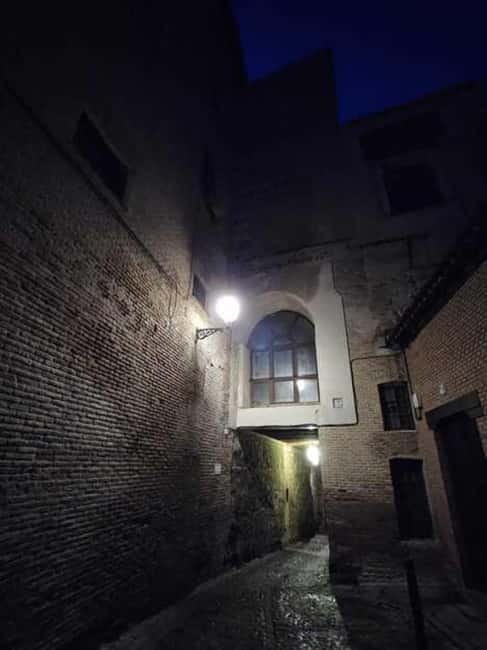 The Enchanted City: A Mysterious Tour of Toledo - Plaza Santo Domingo Real and Virgen de Alfileritos: the legend landing point