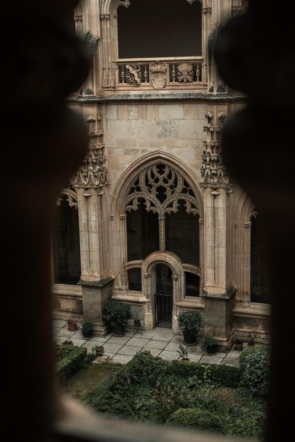 Toledo: Cathedral, Alcazar, Monastery, Jewish Quarter Tour - Bull Street, the Bitter Well, and cobertizos: where the neighborhood story lands