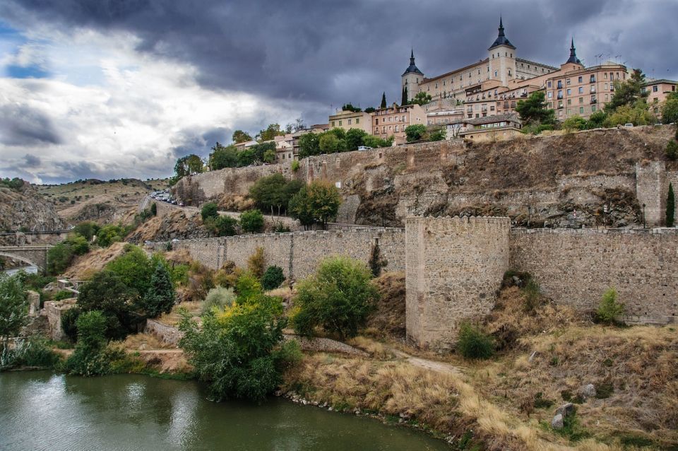 Toledo: City of the Three Cultures Guided Walking Tour - The Alcaná: where an old market street still shapes the walk