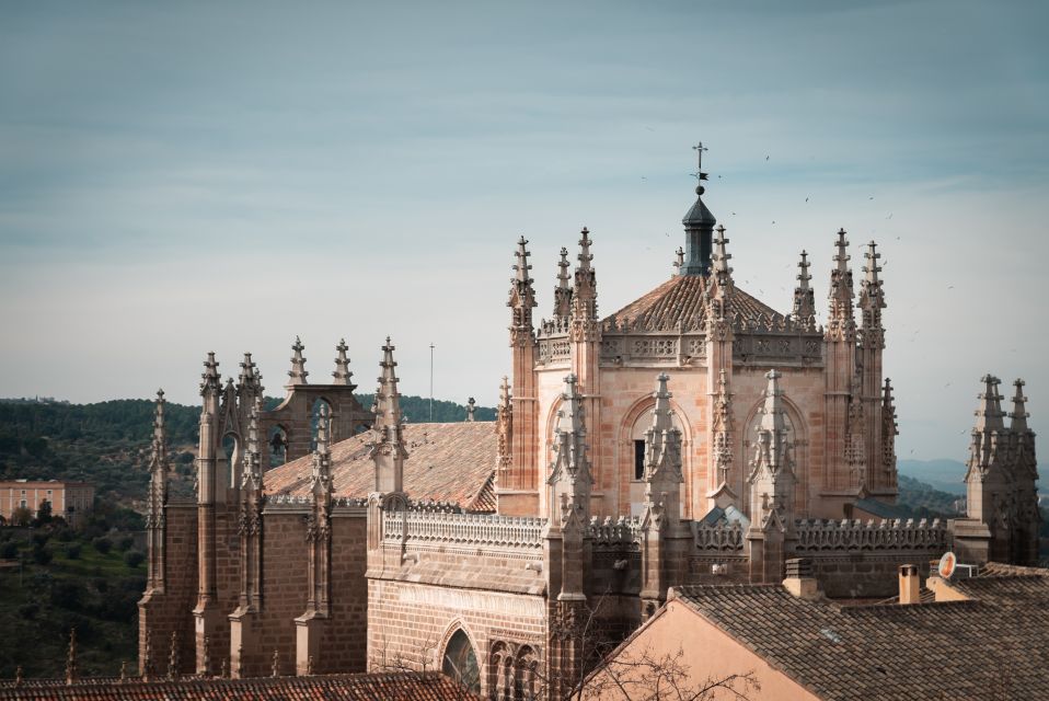 Toledo: Guided Monument Walking Tour with Wristband Pass - Santa María la Blanca Synagogue: The Oldest Standing Synagogue in Europe