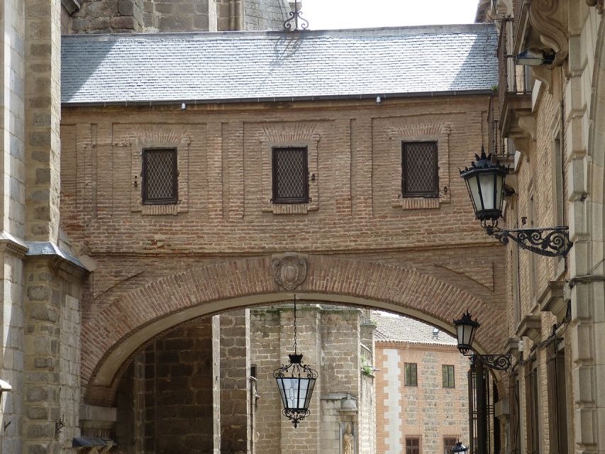 Toledo: Guided Walking Tour with Cathedral Ticket and Tour - Entering the Primate Cathedral: Dives Toletana without the guesswork