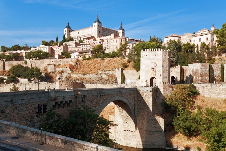 Toledo: History of the Three Cultures Guided Walking Tour - Meeting at Plaza de Zocodover, then getting oriented fast
