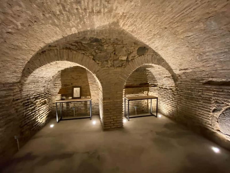 Toledo Mágico, the original night route: mystery, curiosities and secrets - Secret stop (about 10 minutes): the story gets its hook