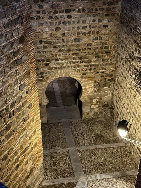 Toledo Mágico, the original night route: mystery, curiosities and secrets - Hidden-spot visit (about 20 minutes): where witches, wizards, and legends take over