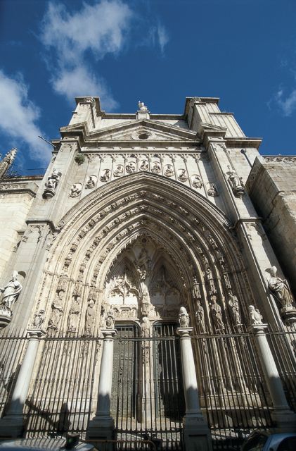 Toledo: Private Monuments Walking Tour with Monument Entry - Who should book this Toledo private monuments tour