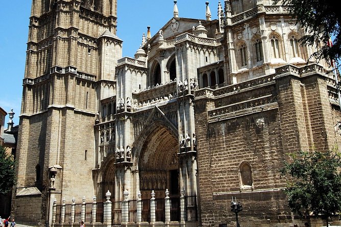 Toledo Tour with Tapas, Wine Tasting and Optional 3 Monuments - Jewish Toledo and Gothic Landmarks: What You Enter With the Upgrade