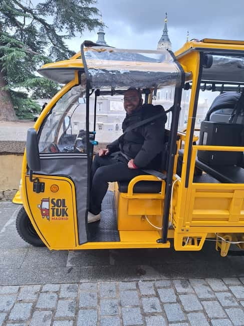 Tour en Tuk Tuk por lo mejor de Madrid - Bernabéu or Las Ventas: the sport stop you have to pick
