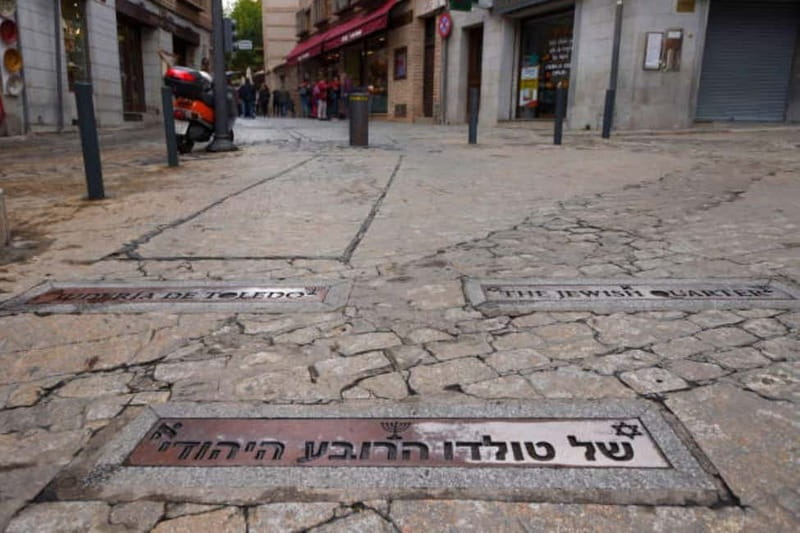 TOUR TOLEDO 3 CULTURAS ⭐⭐⭐⭐⭐ - Plaza Cuatro Calles: A Street-Corner Snapshot of Coexistence