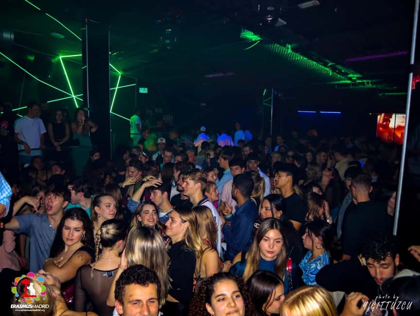Wild Night Pub Crawl: Free Shots, Games & VIP Club Entry! - The key details (so you can decide fast)